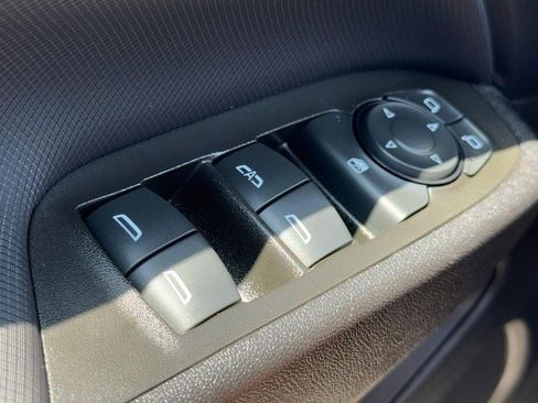 Used 2024 Chevrolet Equinox RS w/ RS Leather Package FWD image 21