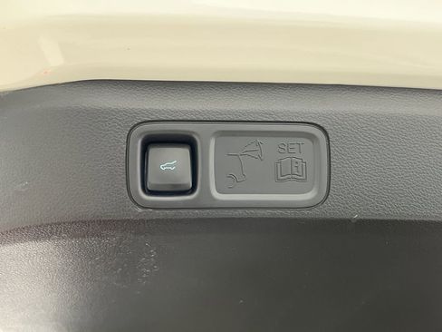 Used 2024 Ford Expedition XLT image 16