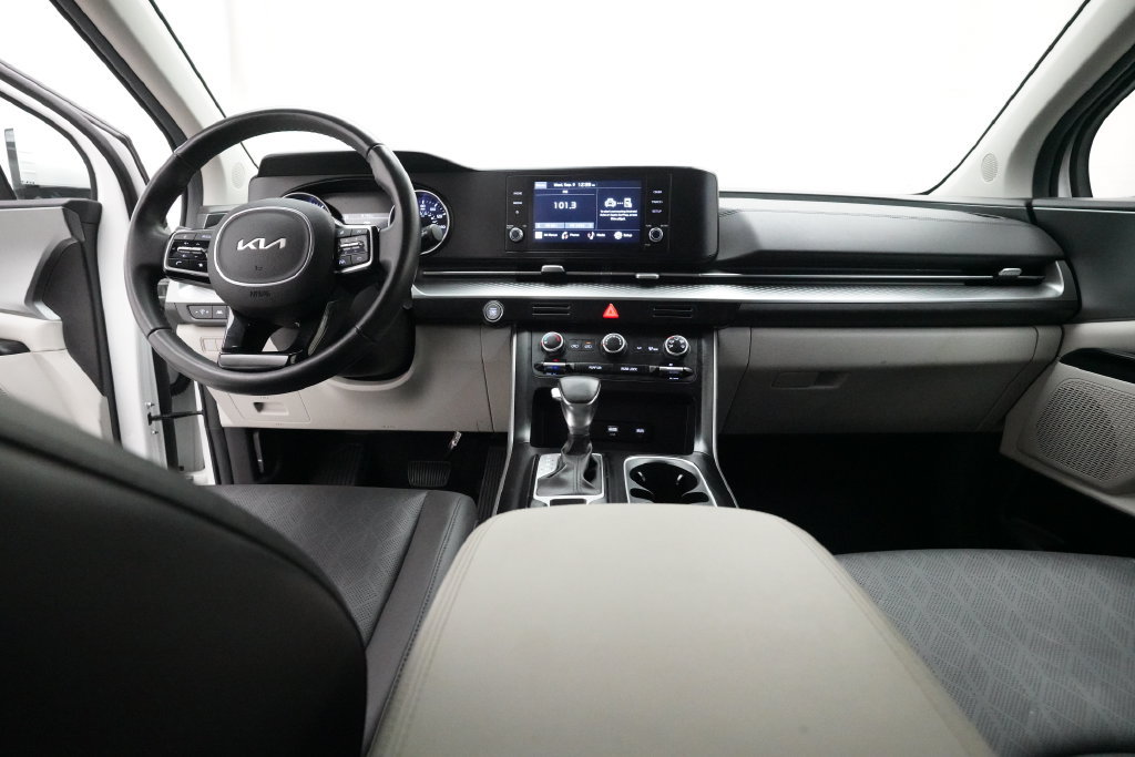 Used 2024 Kia Carnival LX FWD image 5