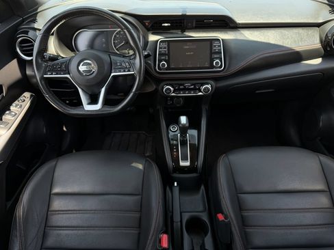 Used 2019 Nissan Kicks SR w/ SR Premium Package FWD image 11