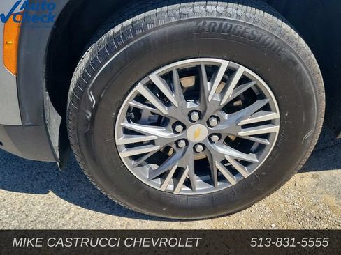 Used 2026 Chevrolet Traverse LT AWD/4WD image 9