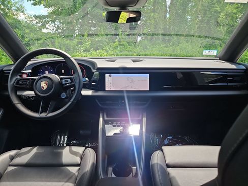 Certified 2025 Porsche Macan 4 Electric AWD/4WD image 12