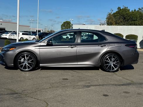 Used 2023 Toyota Camry SE image 9