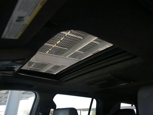 Used 2017 Cadillac Escalade Platinum image 27