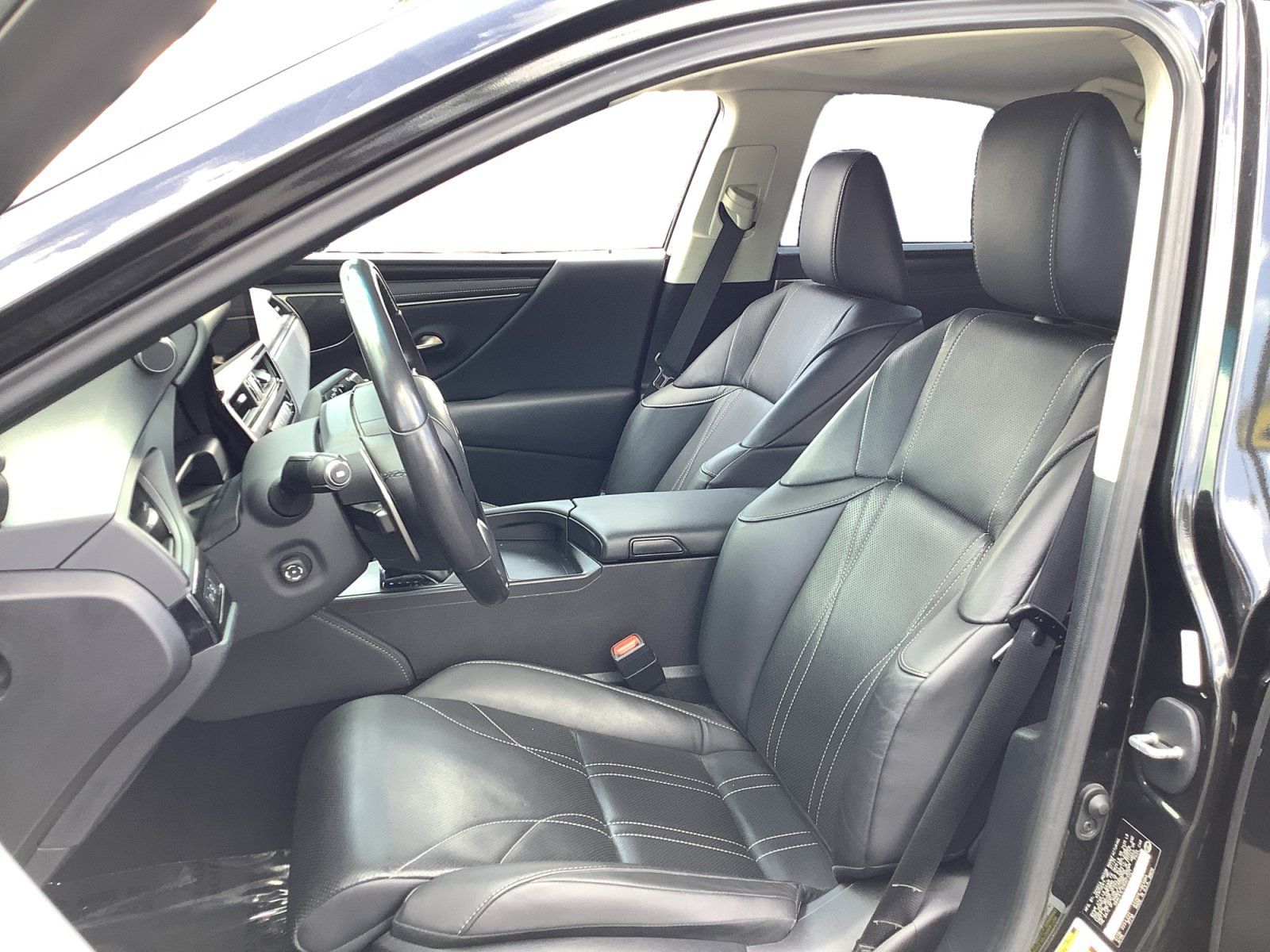 Used 2025 Lexus ES 300h w/ Luxury Package FWD image 9