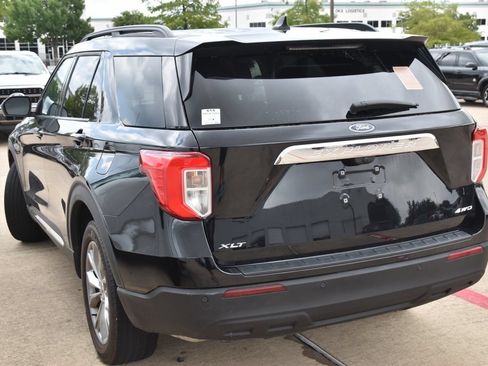 Used 2024 Ford Explorer XLT w/ Equipment Group 202A AWD/4WD image 9