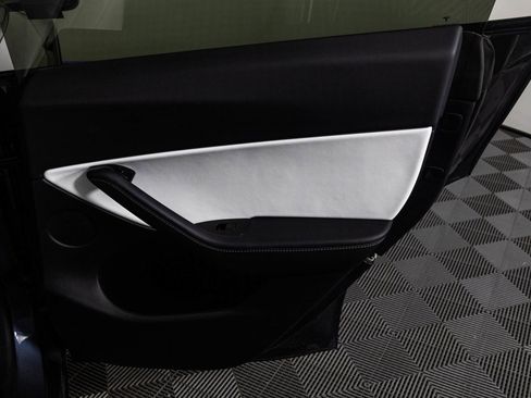 Used 2020 Tesla Model Y Long Range image 39