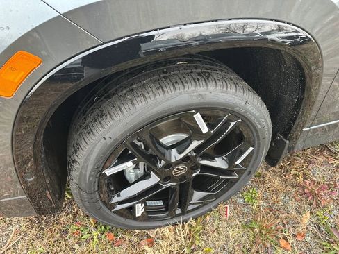 New 2026 Volkswagen Tiguan SE R-Line image 2