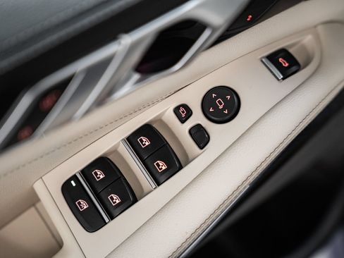 Used 2022 BMW X5 M50i w/ Premium Package AWD/4WD image 40