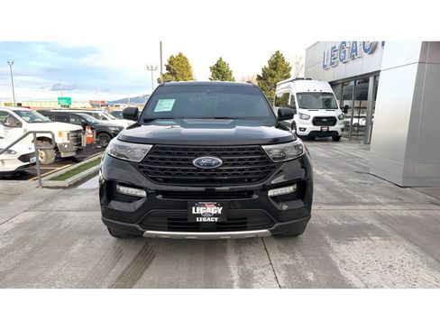 Used 2020 Ford Explorer XLT w/ Equipment Group 202A image 2
