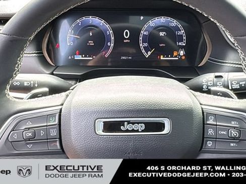 Used 2023 Jeep Grand Cherokee L Laredo AWD/4WD image 12