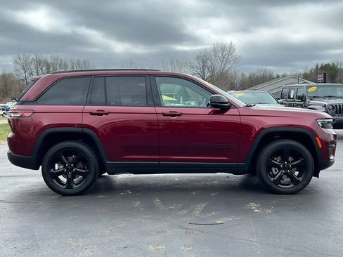 Used 2024 Jeep Grand Cherokee Altitude AWD/4WD image 47