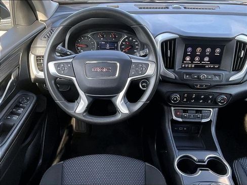 Used 2024 GMC Terrain SLE AWD/4WD image 17