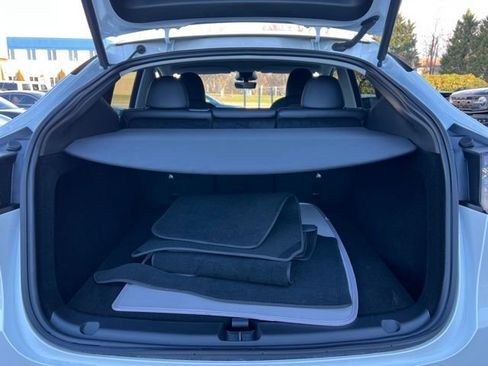 Used 2024 Tesla Model Y Long Range image 31
