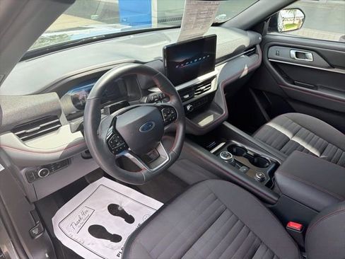 Used 2025 Ford Explorer ST-Line w/ ST-Line Street Pack AWD/4WD image 16