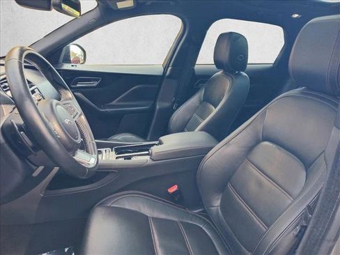 Used 2018 Jaguar F-PACE Prestige image 15