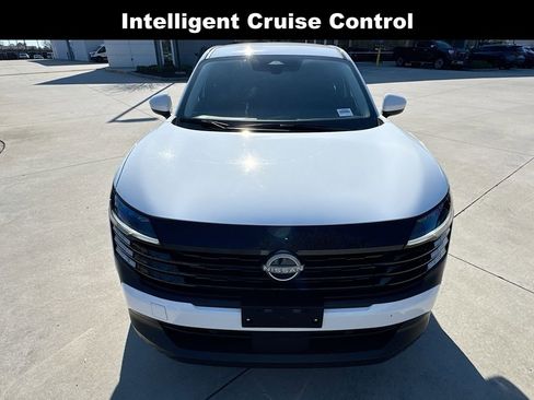 Used 2025 Nissan Kicks SV image 4