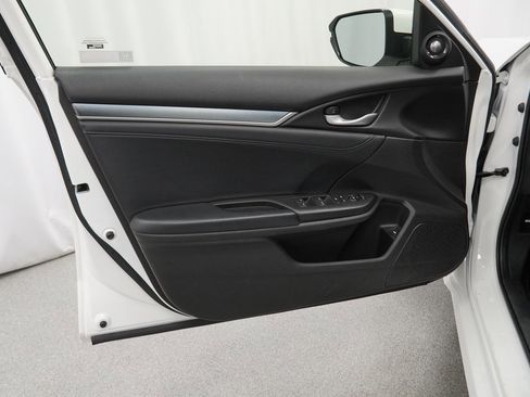 Used 2018 Honda Civic Touring image 37