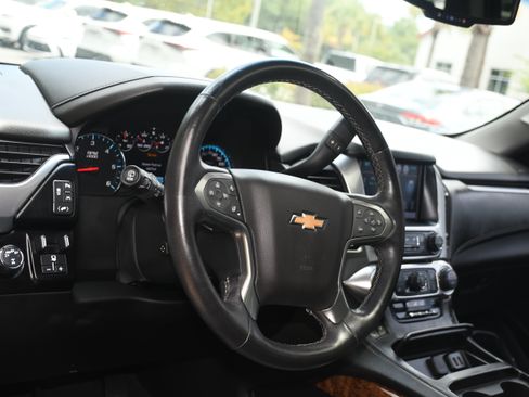Used 2020 Chevrolet Suburban Premier AWD/4WD image 9