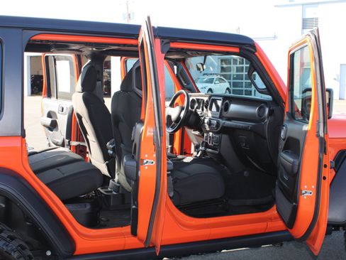 Used 2023 Jeep Wrangler Unlimited w/ Cold Weather Group AWD/4WD image 17