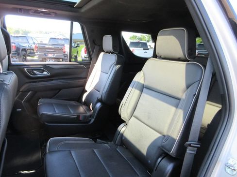 Certified 2022 GMC Yukon SLT w/ SLT Premium Package AWD/4WD image 21