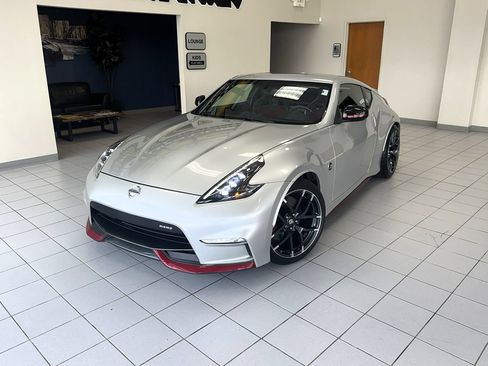 Used 2015 Nissan 370Z NISMO RWD image 38
