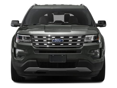 Used 2017 Ford Explorer XLT FWD image 4