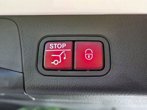 Used 2025 Mercedes-Benz EQB 300 4MATIC image 76