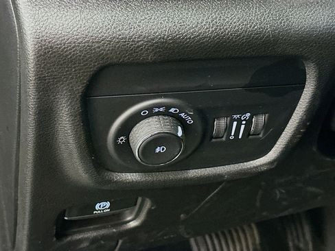 Used 2023 Jeep Grand Cherokee Limited w/ Trailer Tow Prep Group (B) image 17