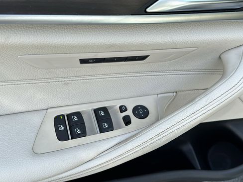 Used 2018 BMW 530e RWD image 13
