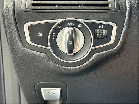 Used 2022 Mercedes-Benz GLC 300 4MATIC w/ AMG Line image 12