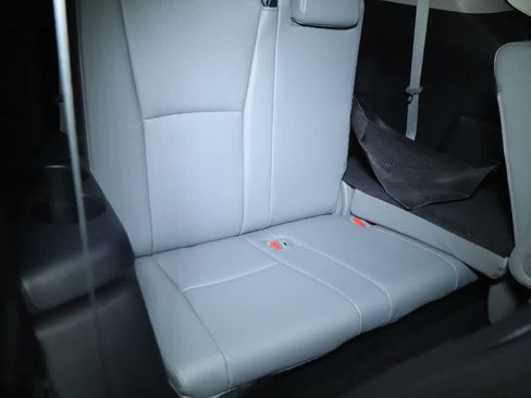 Used 2023 Toyota Highlander Limited image 34