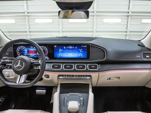 Used 2024 Mercedes-Benz GLS 450 4MATIC image 18