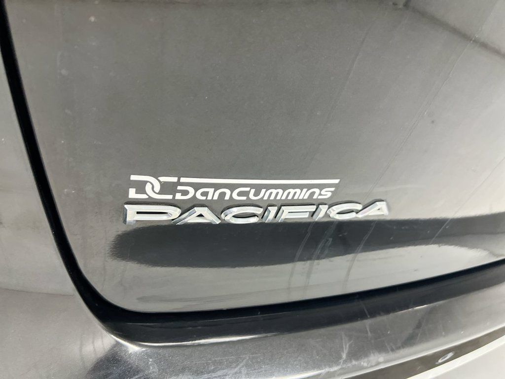 Used 2020 Chrysler Pacifica Touring-L FWD image 26