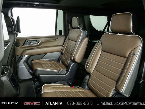 Used 2025 GMC Yukon XL Denali Ultimate w/ LPO, Floor Liner Package AWD/4WD image 19