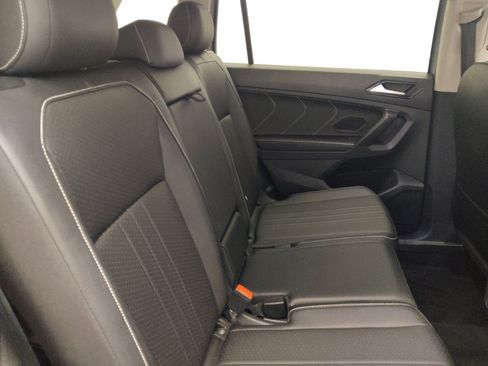 Used 2023 Volkswagen Tiguan SE FWD image 19