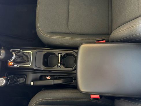 Used 2025 Jeep Gladiator Sport image 15