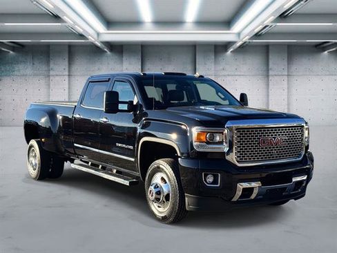 Used 2015 GMC Sierra 3500 Denali image 3