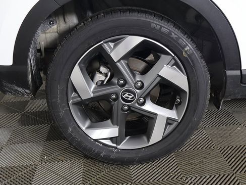 Used 2024 Hyundai Venue SEL image 20