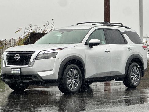 New 2025 Nissan Pathfinder SV image 8