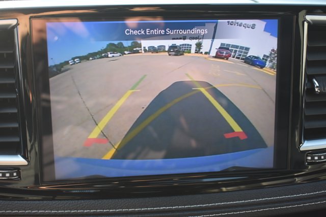 Used 2025 Chrysler Pacifica Limited FWD image 28