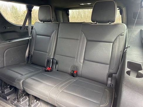 Used 2025 Chevrolet Suburban Premier image 14