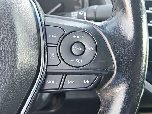 Used 2019 Toyota Camry SE image 24