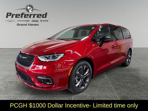 New 2026 Chrysler Pacifica Select image 9