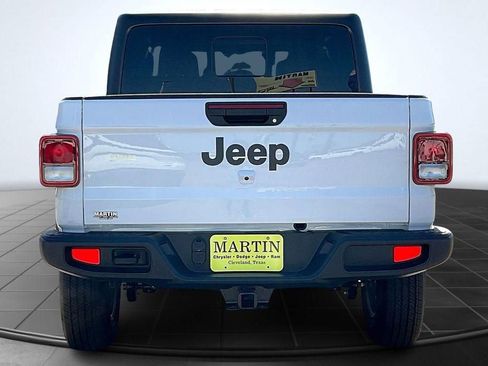 New 2025 Jeep Gladiator Sport image 4