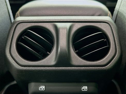 Used 2024 Jeep Wrangler Unlimited Sahara image 21