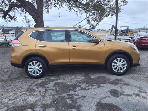 Used 2015 Nissan Rogue SV image 3