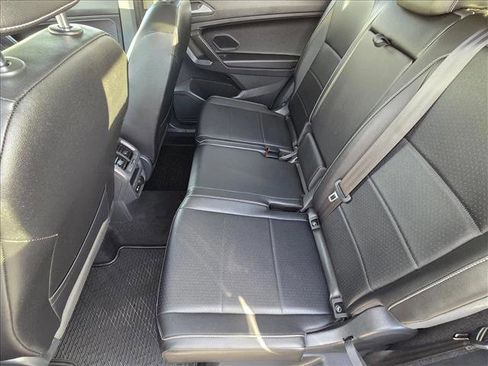 Certified 2021 Volkswagen Tiguan SE w/ Panoramic Sunroof Package image 17