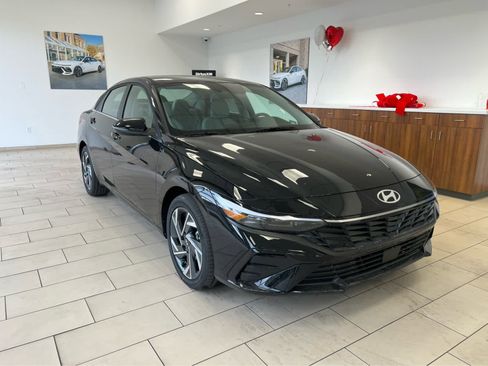 New 2026 Hyundai Elantra Limited image 4