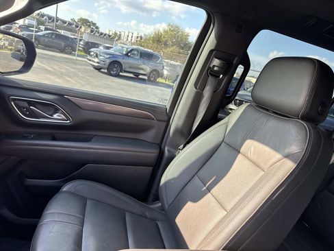 Used 2022 Chevrolet Suburban RST w/ Sport Performance Package image 16